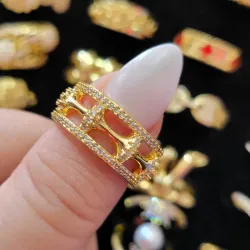 Anillo con piedras pequeñas 