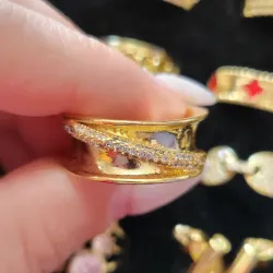 Anillo con piedras pequeñas 
