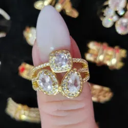 Anillo con piedras 