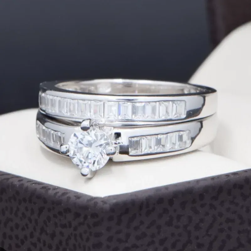 Anillo de compromiso con piedrecitas 