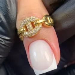 Anillo tipo GUCCI con piedrecitas 