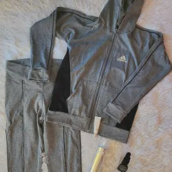 Conjunto de abrigo y licra 