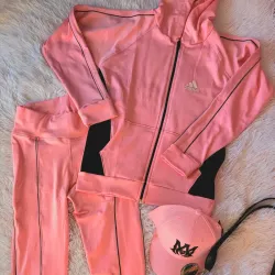 Conjunto de abrigo y licra