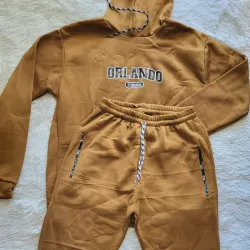 Conjunto de abrigo y mono