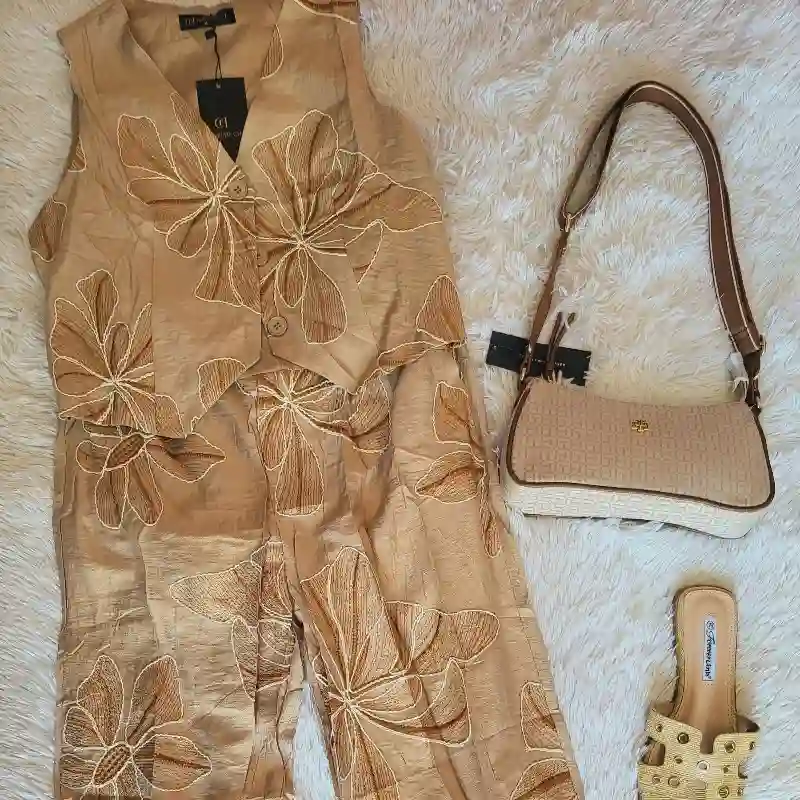 Conjunto de pantaloneta bordado
