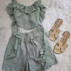 Conjunto de tela bordada