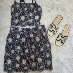 Conjunto de tela bordada