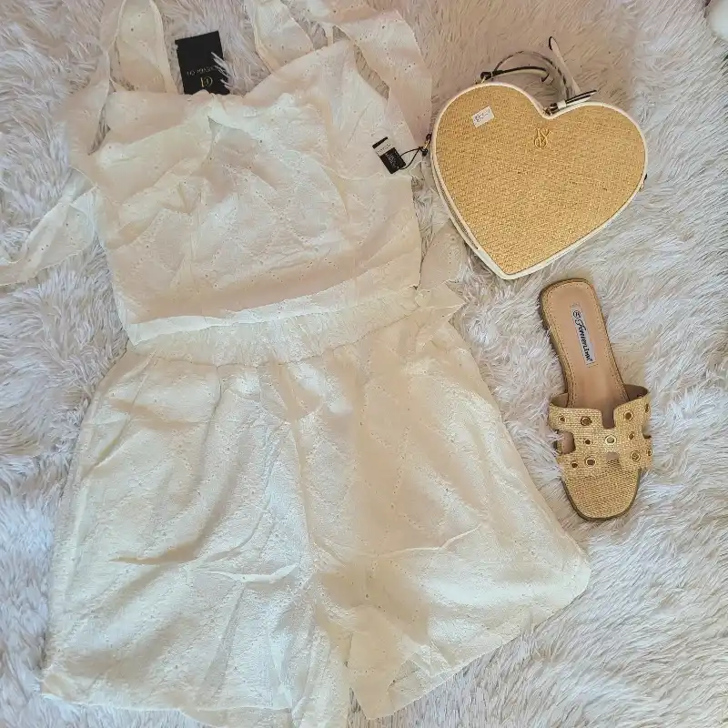 Conjunto de tela bordada
