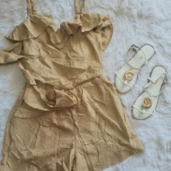 Conjunto de tela bordada