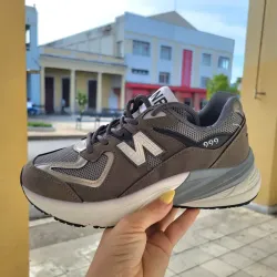 New balance 999