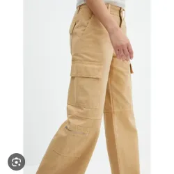 Pantalon cargo marca Mango
