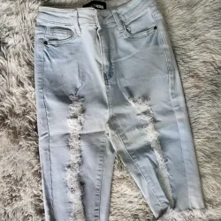 Pesquera mezclilla FASHION NOVA 