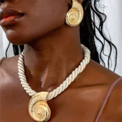 Set de collar y aretes 