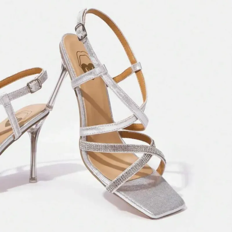 Tacones plateados 