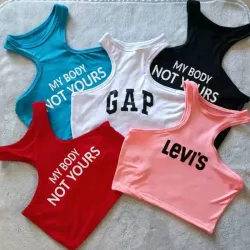 Blusas escotadas con letras