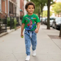 Pulover spiderman y pantalón.