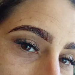 Diseño de cejas 
