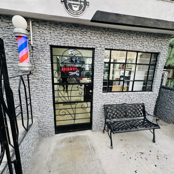 Tressord barber shop si acabas de llegar ..Bienvenido..
               Si ya te vas Vuelve Pronto 😉🫶🏻
Es un placer atenderlos 👍🏻
