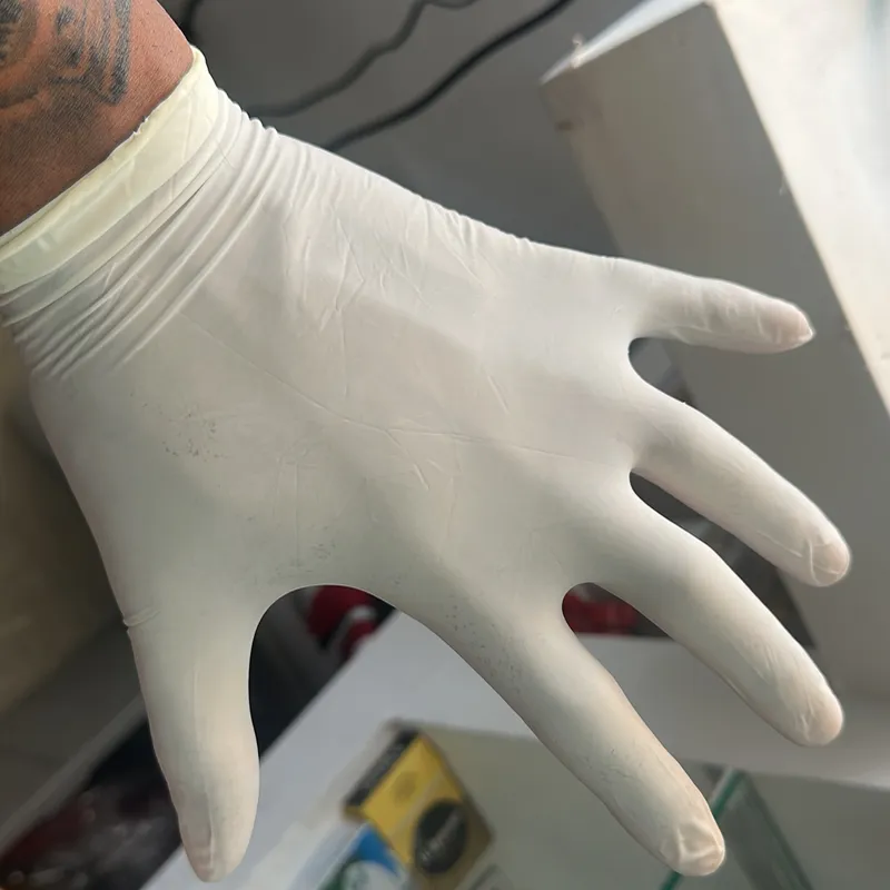 Guantes blancos 