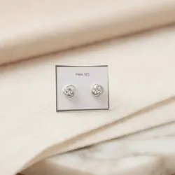 aretes nudo con piedra