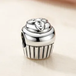 Charm cupcake