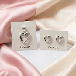 Juego  de cadena, dije y aretes de corazón
