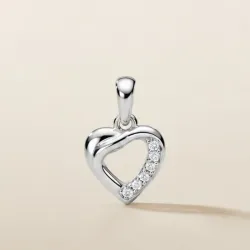 Dije de corazón con piedra