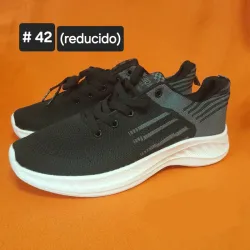 Tenis negros y grises