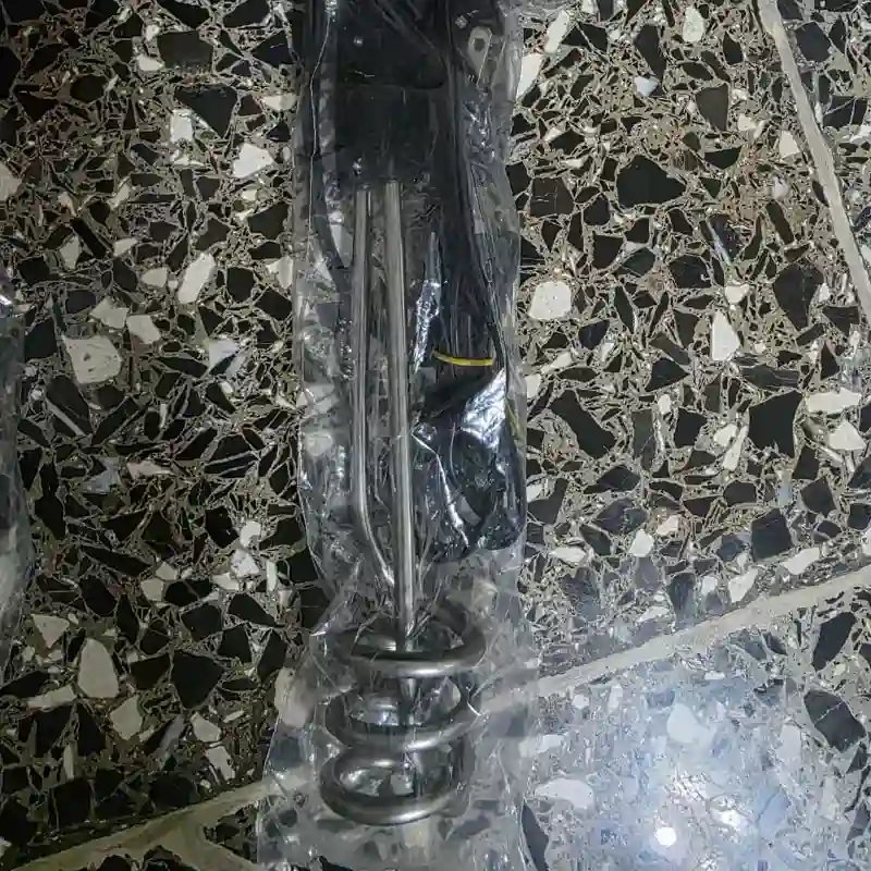 Calentador de agua marca SACO 1000W.(6 usd)