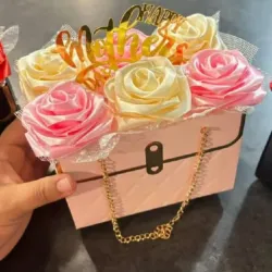 Ramo de 6 Rosas Eternas (incluye  mariposas)