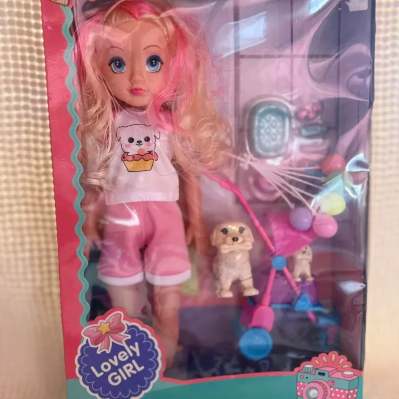 Caja con muñeca y sus accesorios 