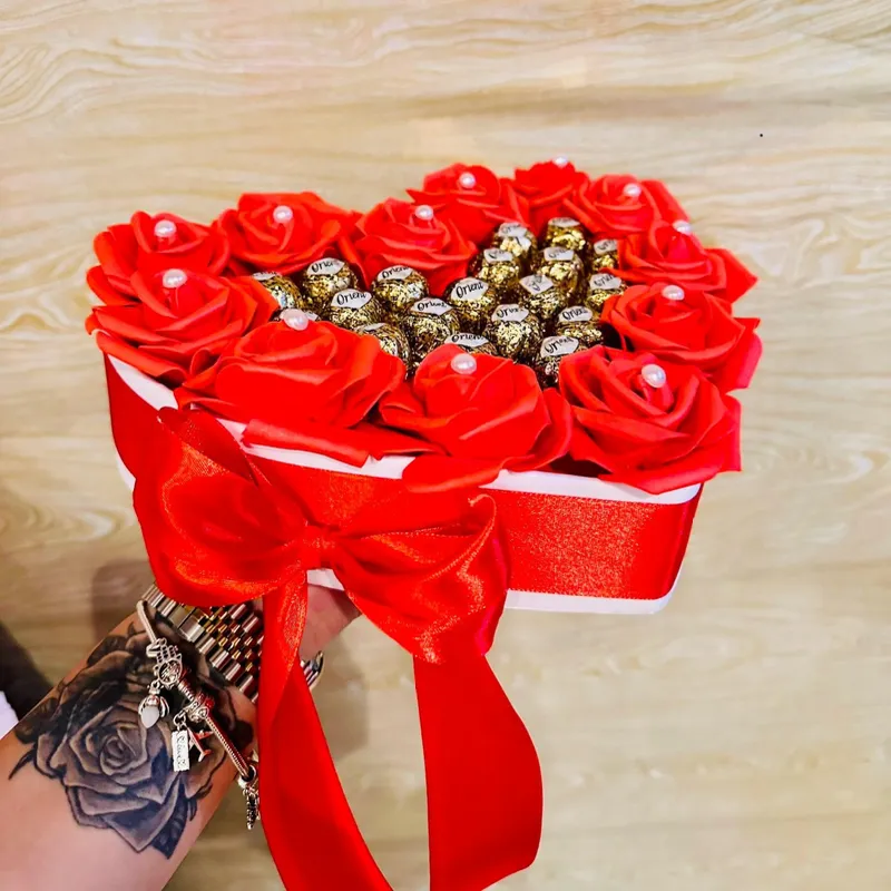 Caja en forma de corazón con bombones 