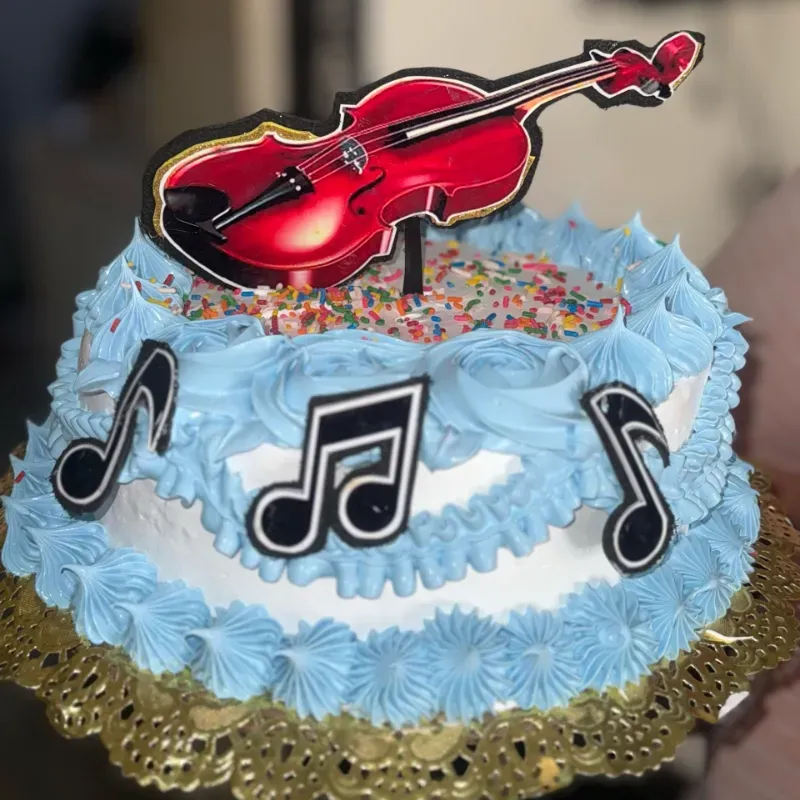 Cake capuchino con la temática de música 