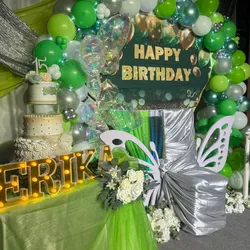 Decoración de 15 en verde y plateado 