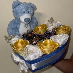 Estuche con bombones y peluche azul