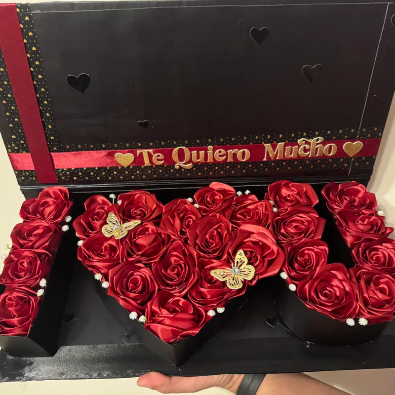 I Love You ( caja sorpresa ) con rosas eternas