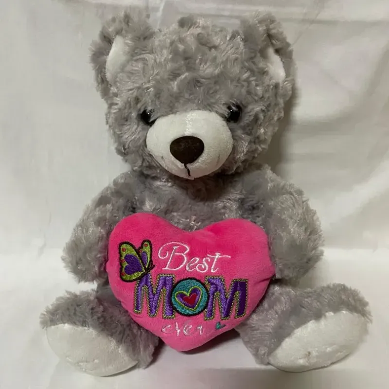 Osito gris con corazón rosado 