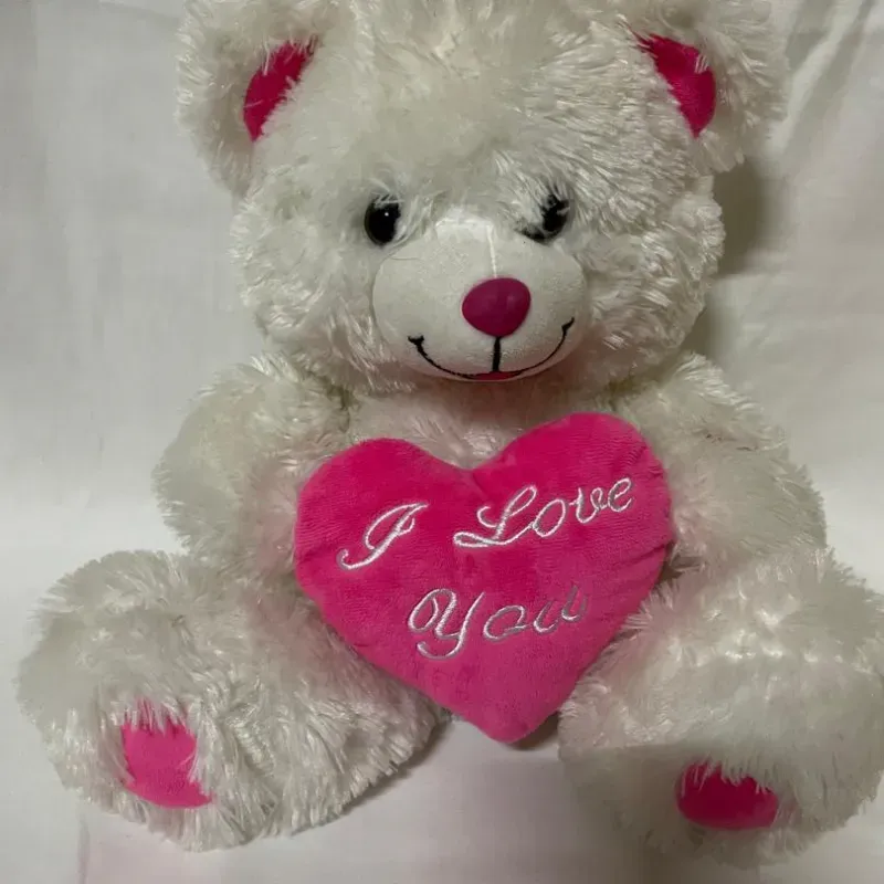 Oso con corazón rosado 