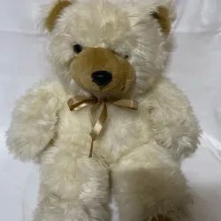 Oso con lazo marrón 