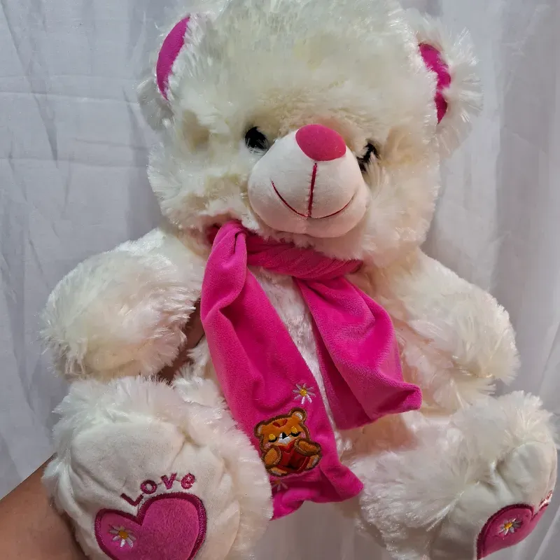 Oso de peluche blanco y rosado