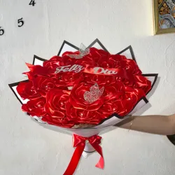 Ramo artificial rojo Feliz día 