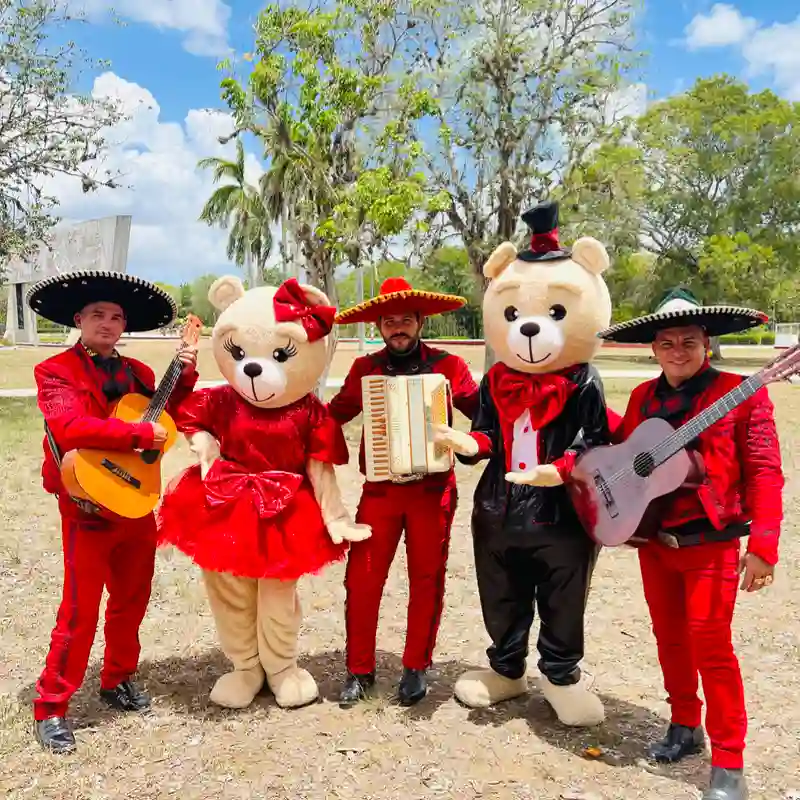 Servicio de trío de mariachis  y osos 