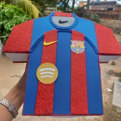 CAJA DE CAMISETA DE FUTBOL + UN TERMO + UNA GORRA.