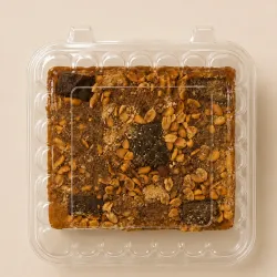 Turrón de maní molido relleno con chocolate