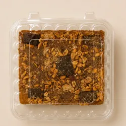 Turrón de maní molido relleno con leche y chocolate