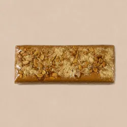 Turrón de maní molido relleno con leche condensada