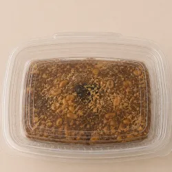 Turrón de maní molido relleno con leche y chocolate