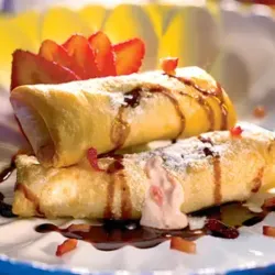 ROLLITOS RELLENOS DE FRESA  Y CHOCOLATE 
