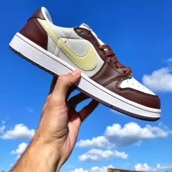 Tenis Nike Travis Scott - Café 