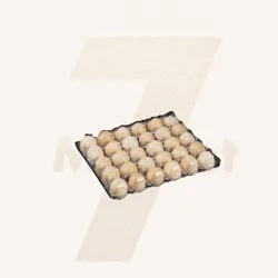 Huevos blancos en envase plástico
